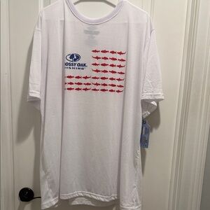NWT Mossy Oak White Tee with American Flag Fish Pattern